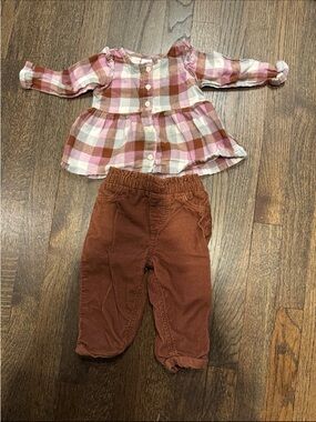 Baby outfit size 9 months